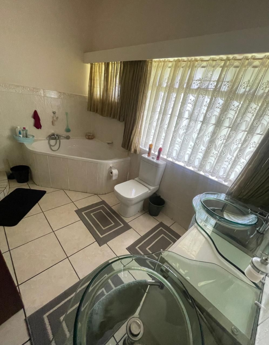 5 Bedroom Property for Sale in Christiana North West